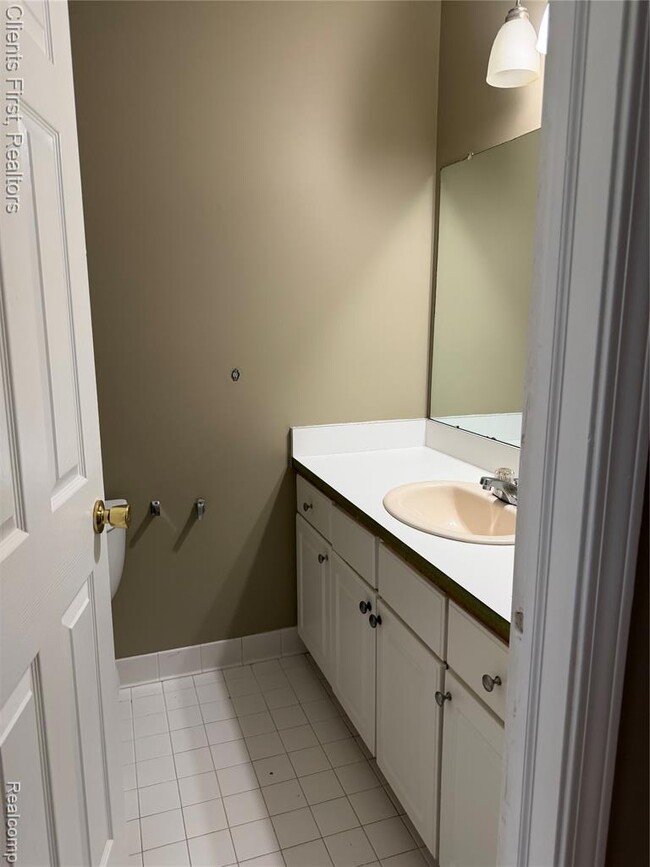 Building Photo - 35285 Pennington Dr
