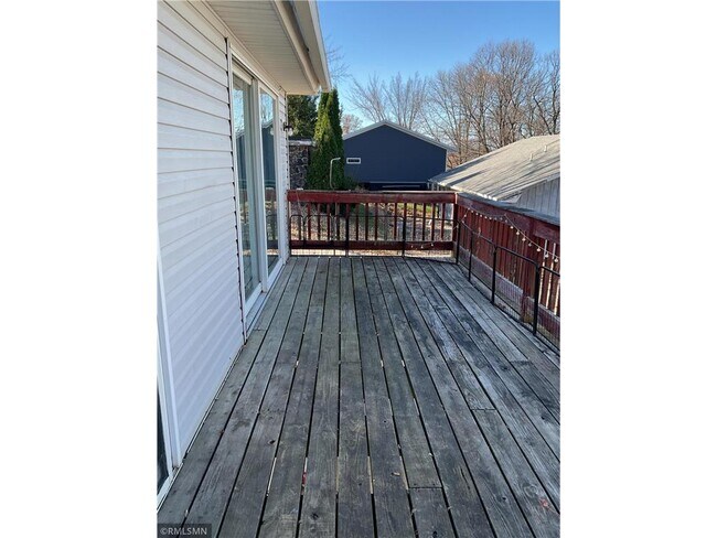 Building Photo - 28662 W Lake Dr