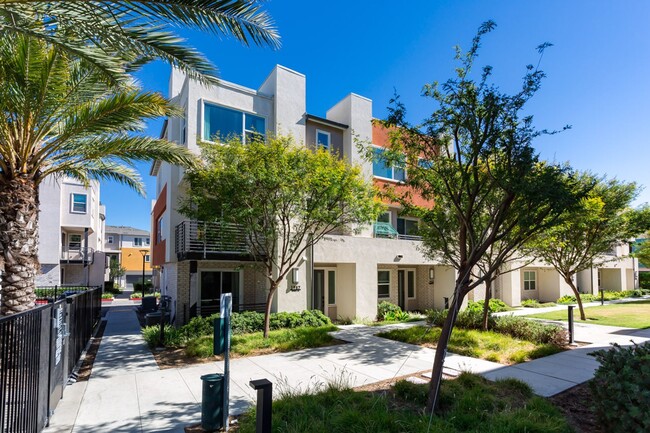 Building Photo - Contemporary Living in the Heart of Millenia