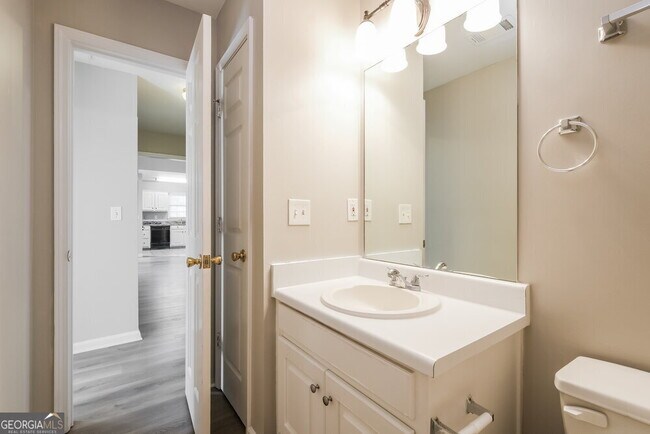 Building Photo - 605 Oxford Crest Ct NW