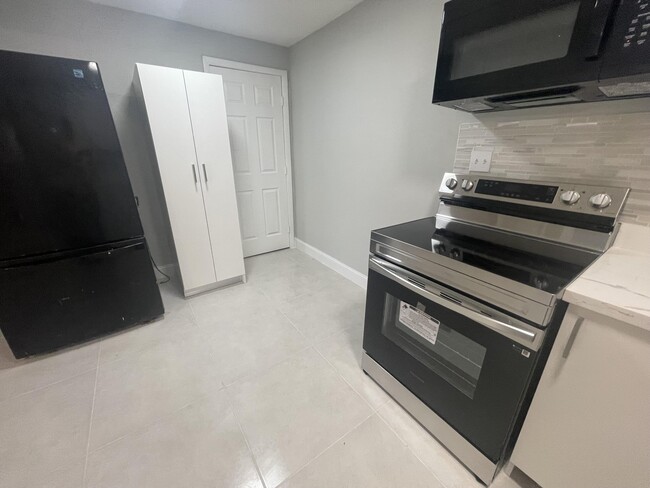 Building Photo - 768 Orchid Dr