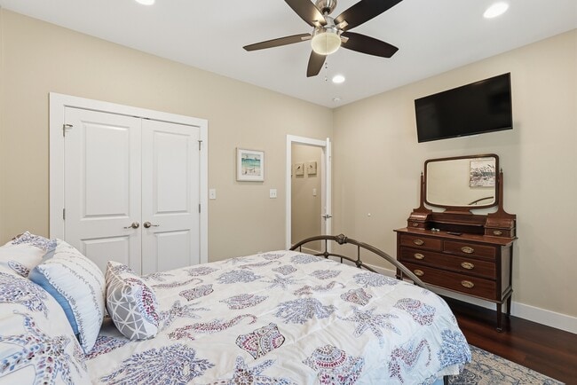 Building Photo - Prime Coastal Location!