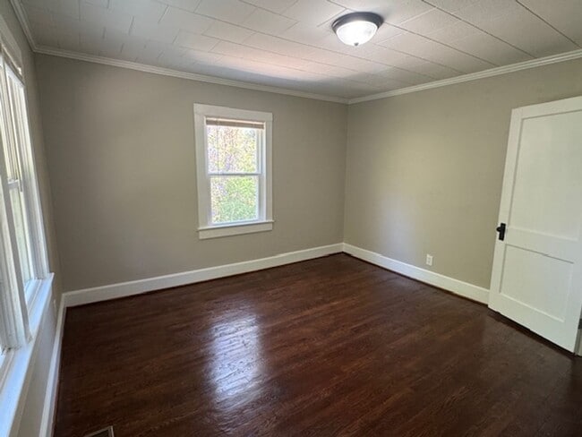 Building Photo - 505 E 5th St