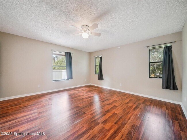 Building Photo - 1931 Dipol Courtway