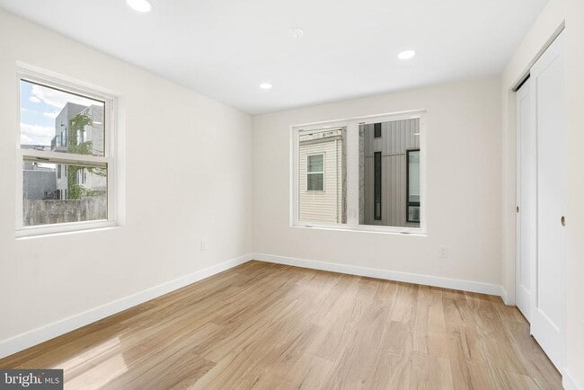 Building Photo - 1124 Dunton St