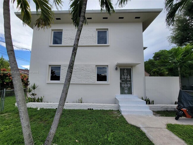 Primary Photo - 2450 SW 5th St