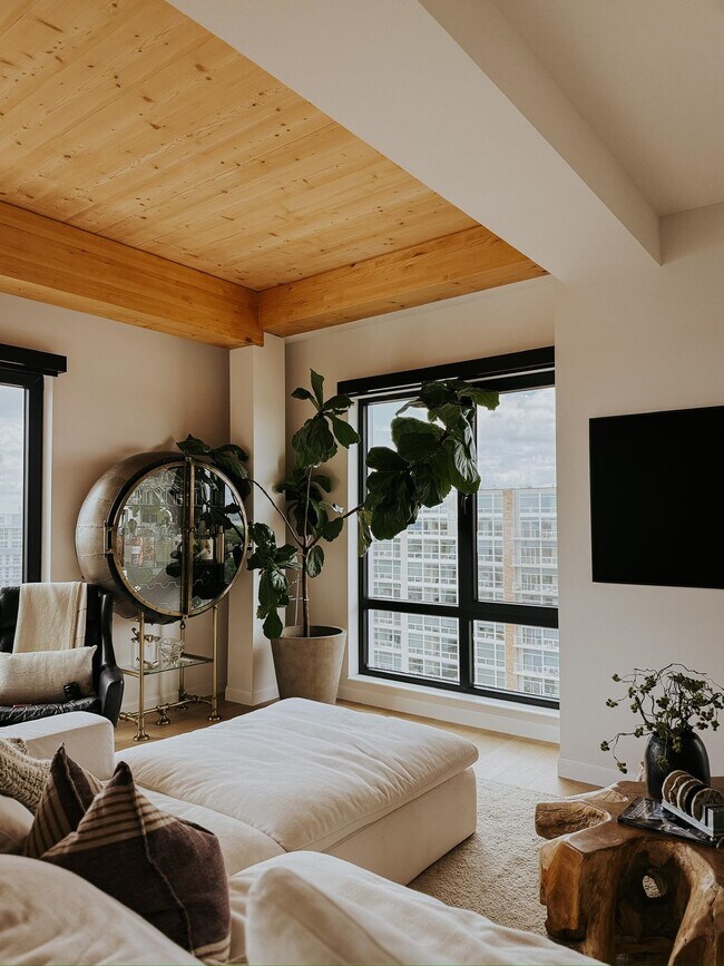 Building Photo - 10 S Paterson St