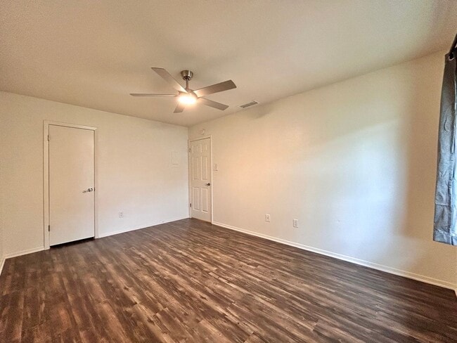 Building Photo - 6005 Cougar Dr