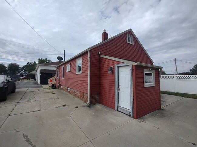 Building Photo - 37939 Vine St