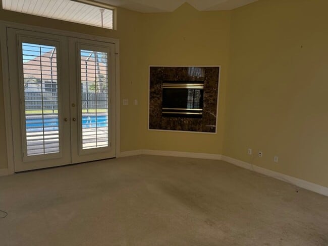 Building Photo - Fabulous Home in Gulf Breeze