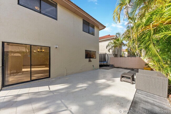 Building Photo - 476 NW 38th Terrace