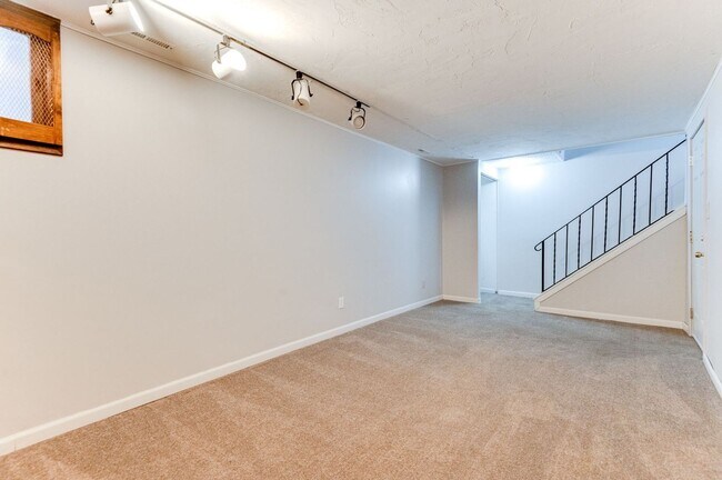 Building Photo - Terraceview Townhome