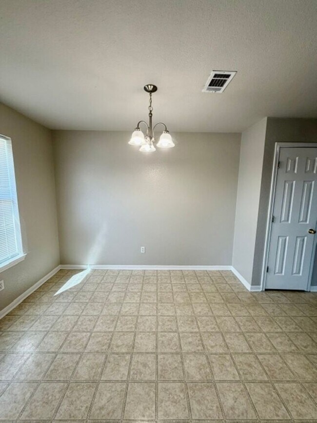 Building Photo - Spacious 3 BR / 2 BA Rental Home with 2-Car Garage & Fenced Backyard in Robinson, Waco, TX
