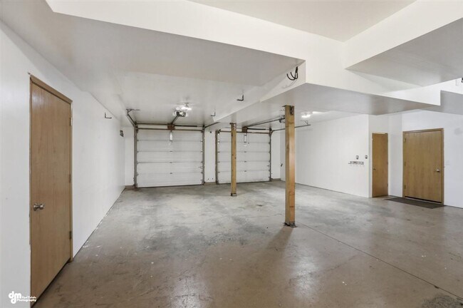 Building Photo - Luxury Alaska Living with Room to Spread Out — Mountain Views, Massive Garage & Incredible Commut...