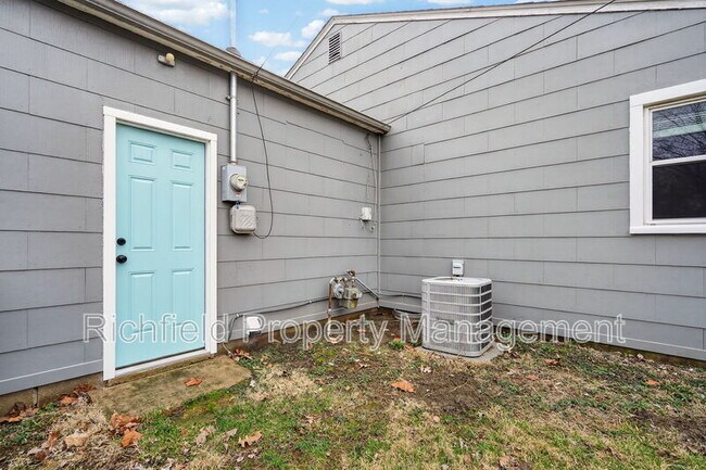 Building Photo - 1260 Lincoln Dr