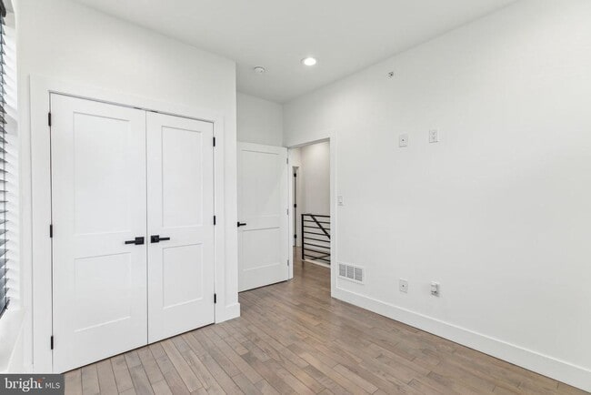 Building Photo - 2835 Edgemont St