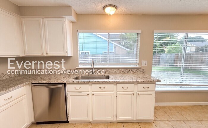 Building Photo - 2719 Meadowgrass Ln