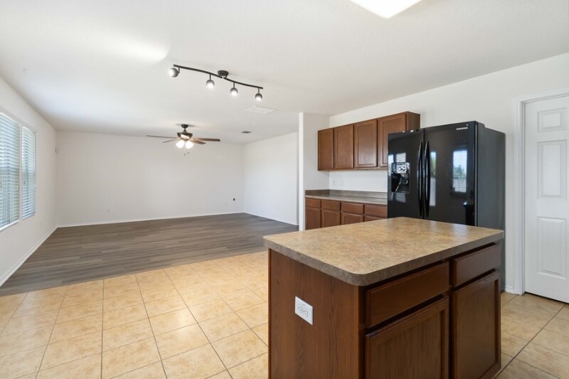 Building Photo - 8647 Silver Willow