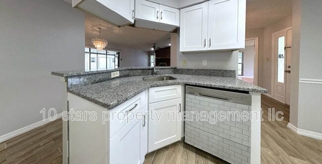 Building Photo - 601 Stone Dr