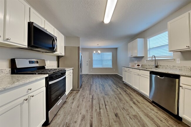 Building Photo - 7202 Winter Song Dr