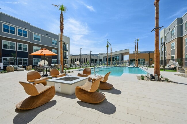 Building Photo - Miraluna