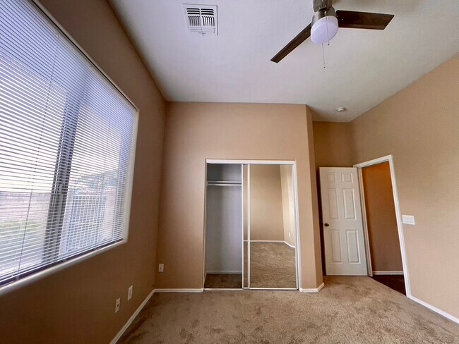 Building Photo - 2916 W Windsong Dr