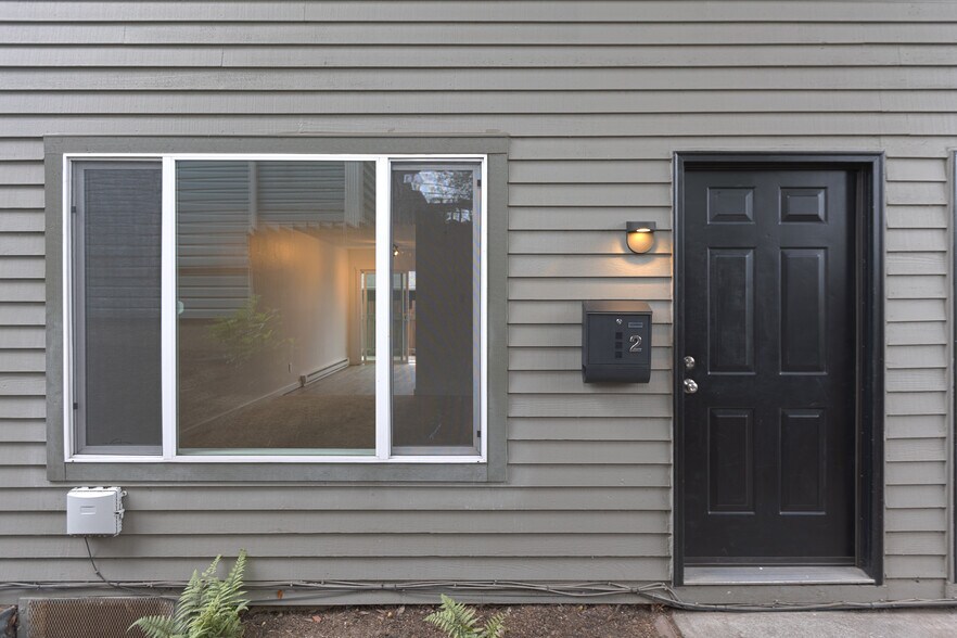 Building Photo - 3229 SE 10th Ave