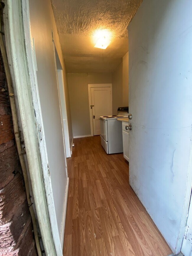 Building Photo - 26-28-28 E Woodrow Ave
