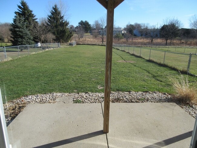 Building Photo - 452