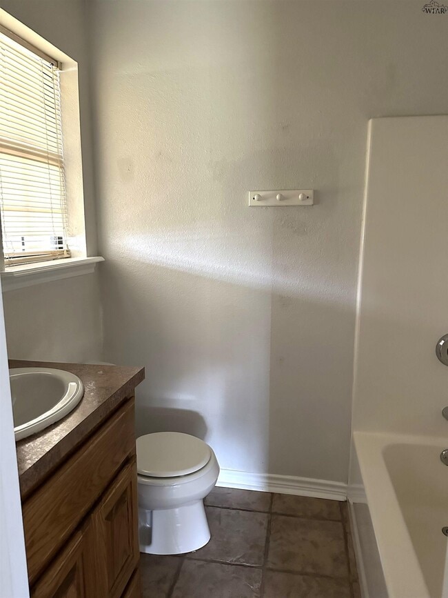 Building Photo - 4314 Grandview W