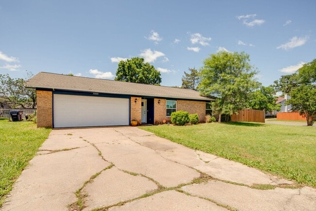 Building Photo - AUGUST PRE-LEASE!  Spacious 3 Bedroom 2 Bathroom House on Corner Lot