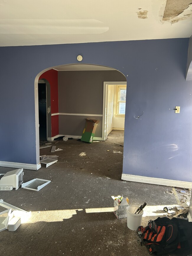 Building Photo - 8214 Pelham Ave