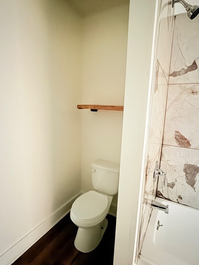 Building Photo - 1912 Sanford Dr