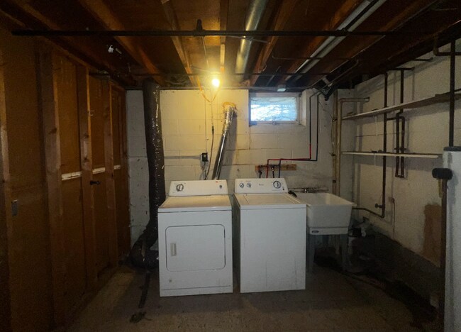 Building Photo - 7725 Tessman Dr