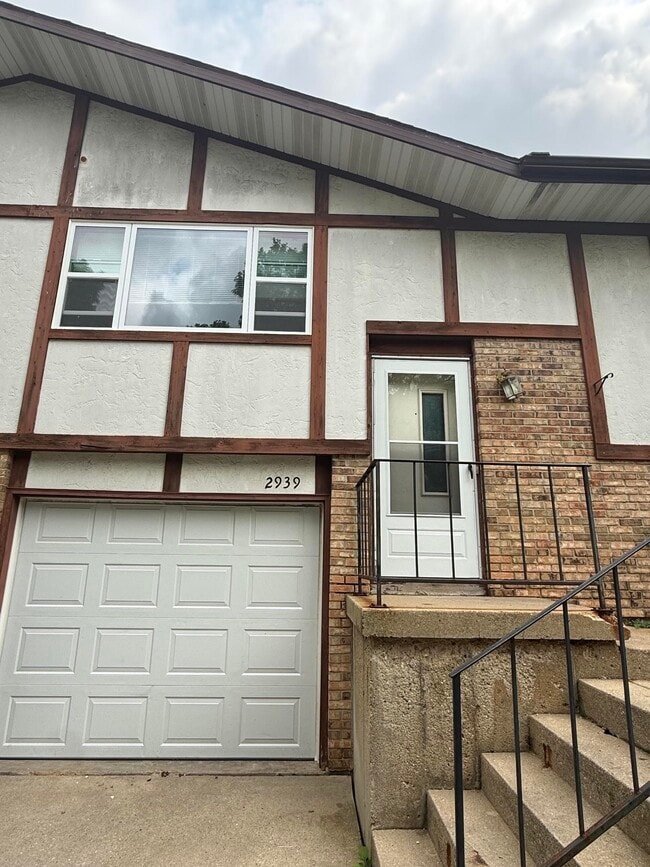 Building Photo - 2939 Traceway Dr