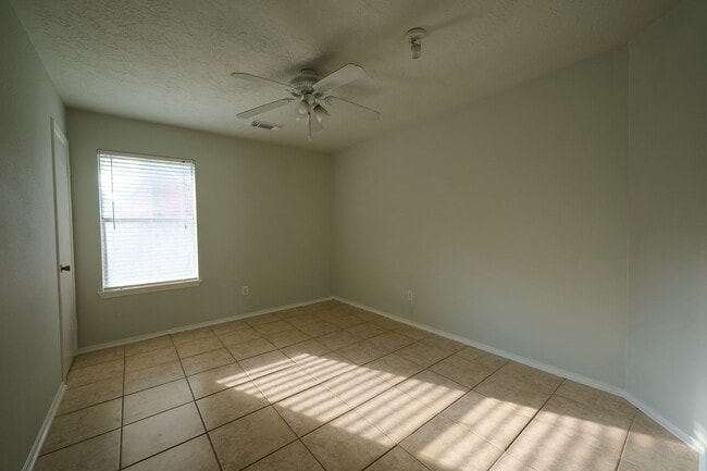 Building Photo - 5838 N Magazine Cir