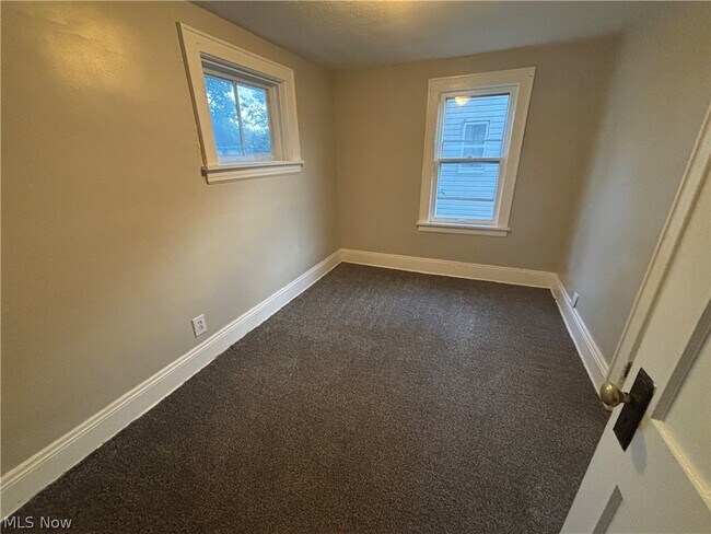 Building Photo - 974 Lovers Ln