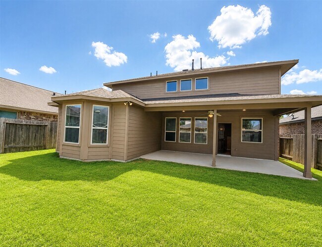 Building Photo - 15618 Whisper Woods Dr