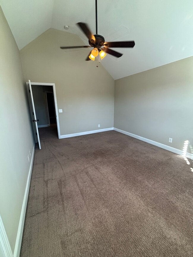 Building Photo - Luxury Home