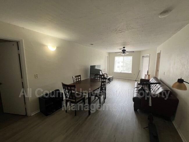 Building Photo - 4000 SW 23rd St