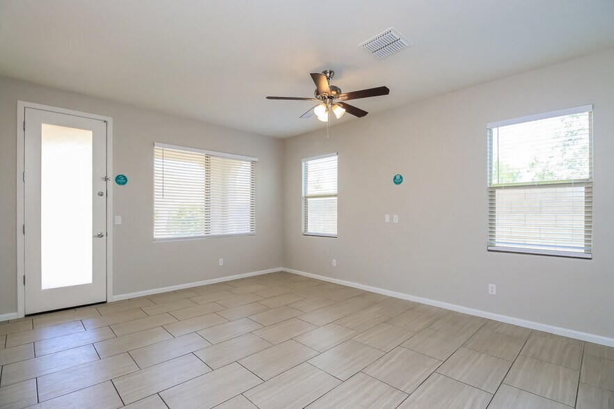 Building Photo - 2357 S Lorena