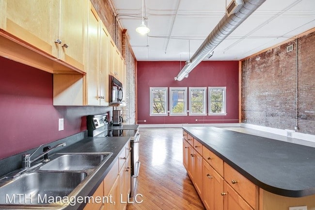 Building Photo - 3 br, 2 bath Apartment - 109 S Washington