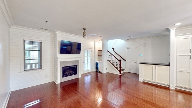 Building Photo - 1328 Ordermore Ave