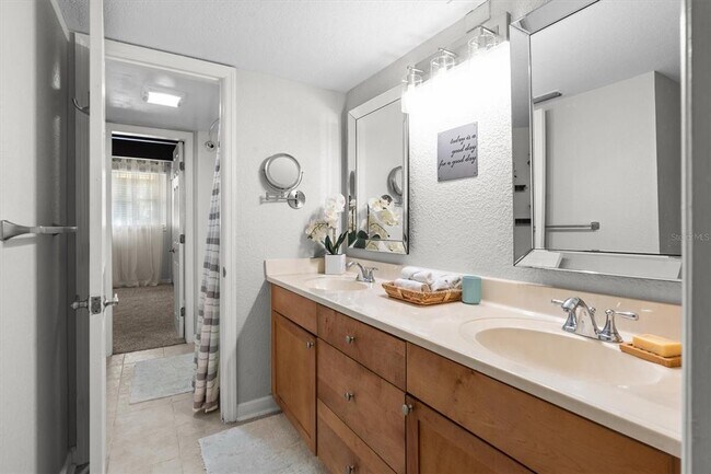 Building Photo - 784 E Michigan St