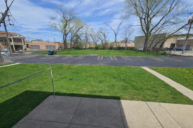 Building Photo - 7126 W Jarvis Ave