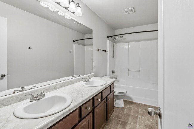 Building Photo - 100 Stoney Creek Dr