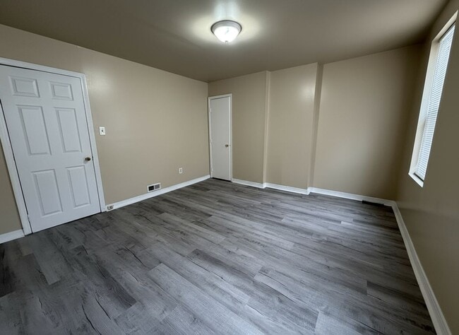 Building Photo - 4 Bedroom 1 Bath Rental In Germantown