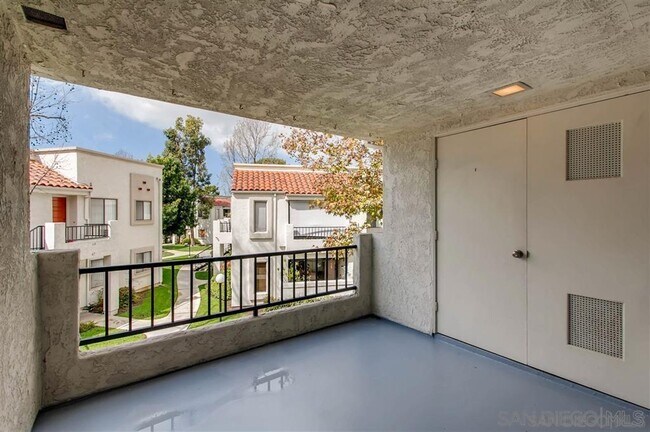Building Photo - 10805 Camino Ruiz