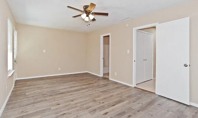 Building Photo - 8117 Foxfire Ln