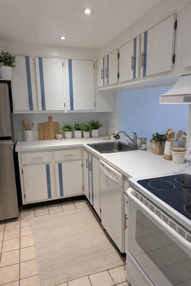 Building Photo - 501 E Dania Beach Blvd